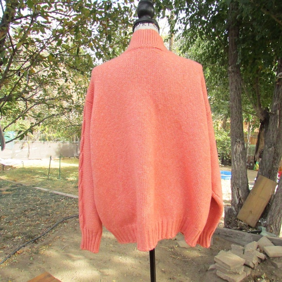 VENUS Women's Big Peach Knit Sweater - Picture 4 of 4